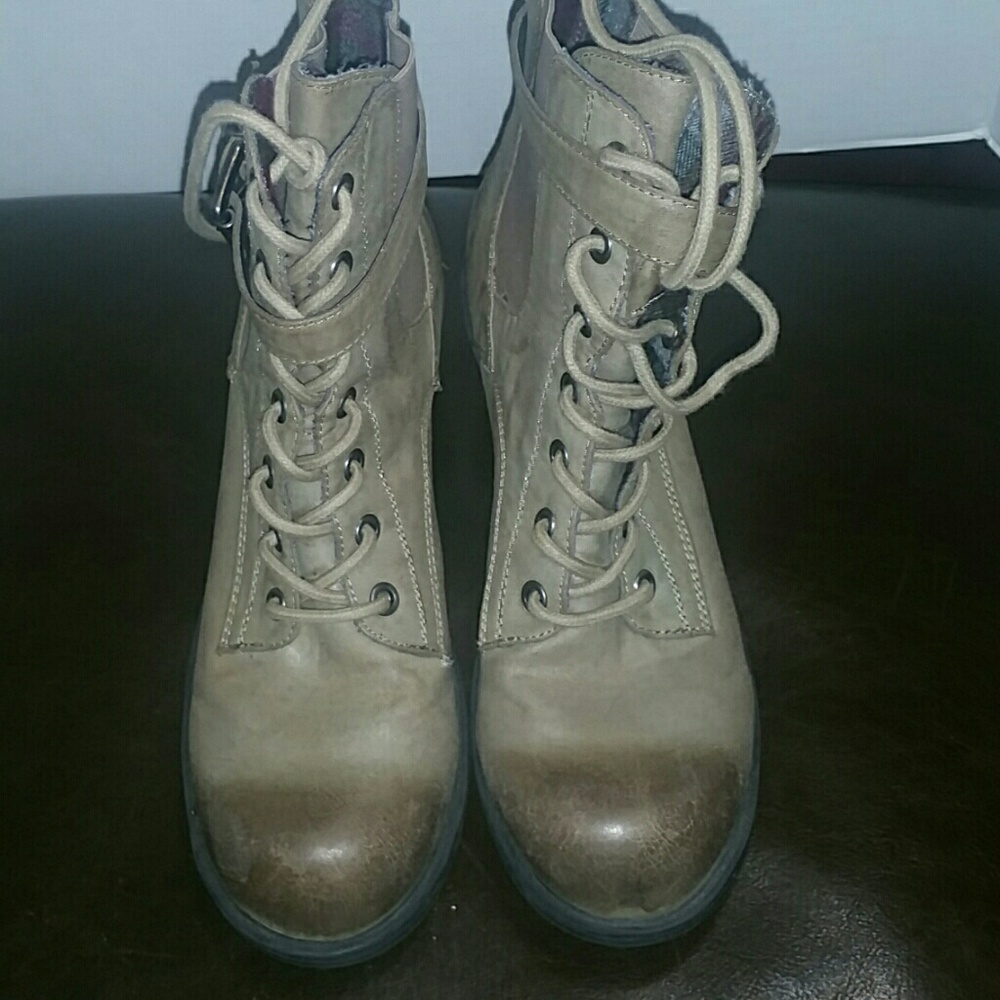 WOMEN'S COCONUT ANKLE BOOTS SZ.8